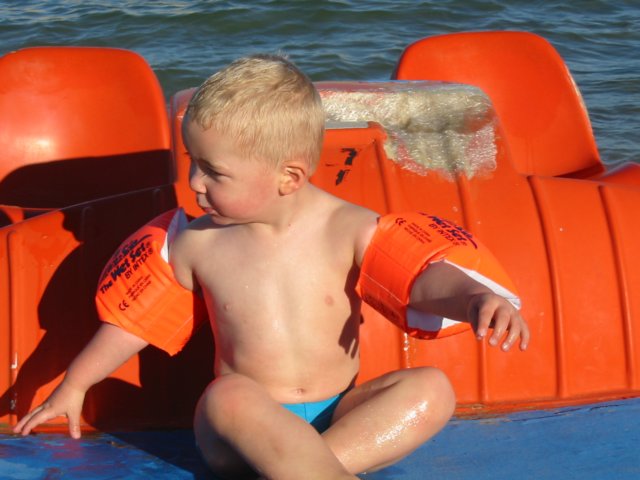 lekkerzittenopdewaterfietsgelukkiglagieopdekant.jpg